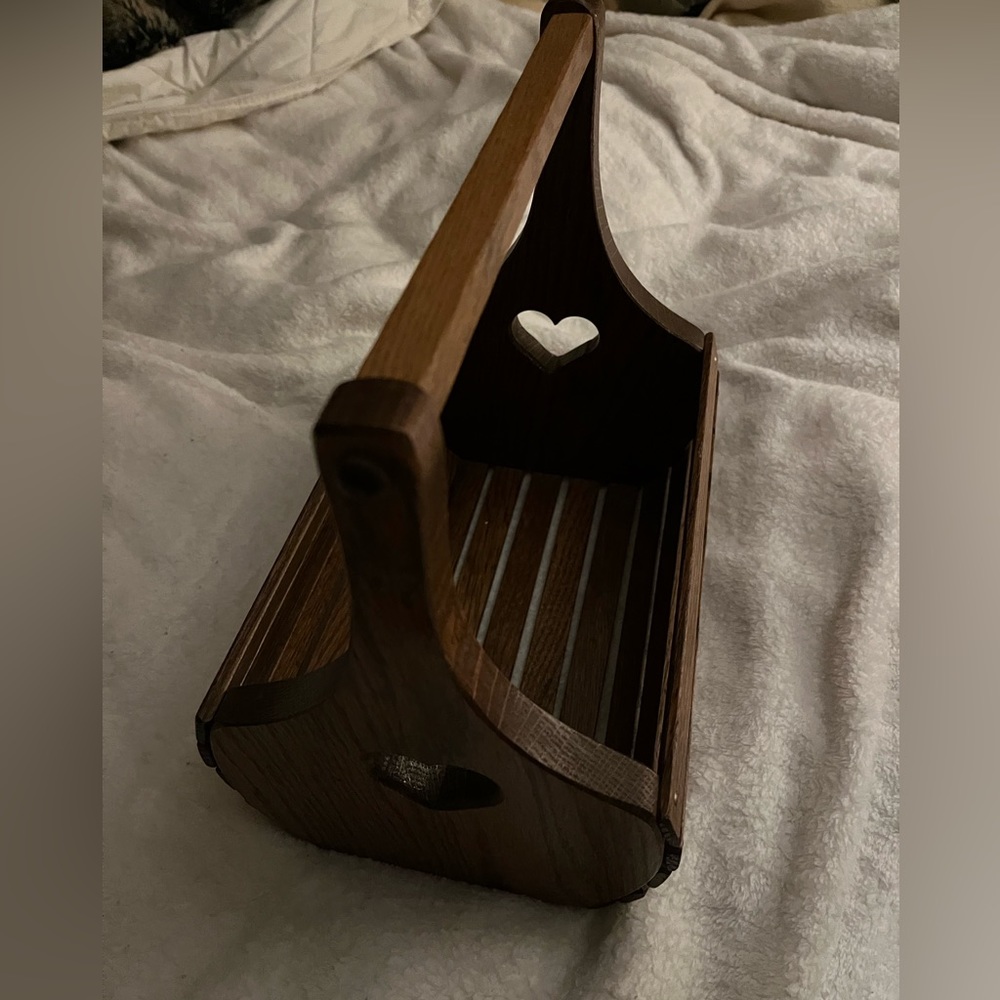 NWOT Beautiful Wooden Heart Wooden Basket